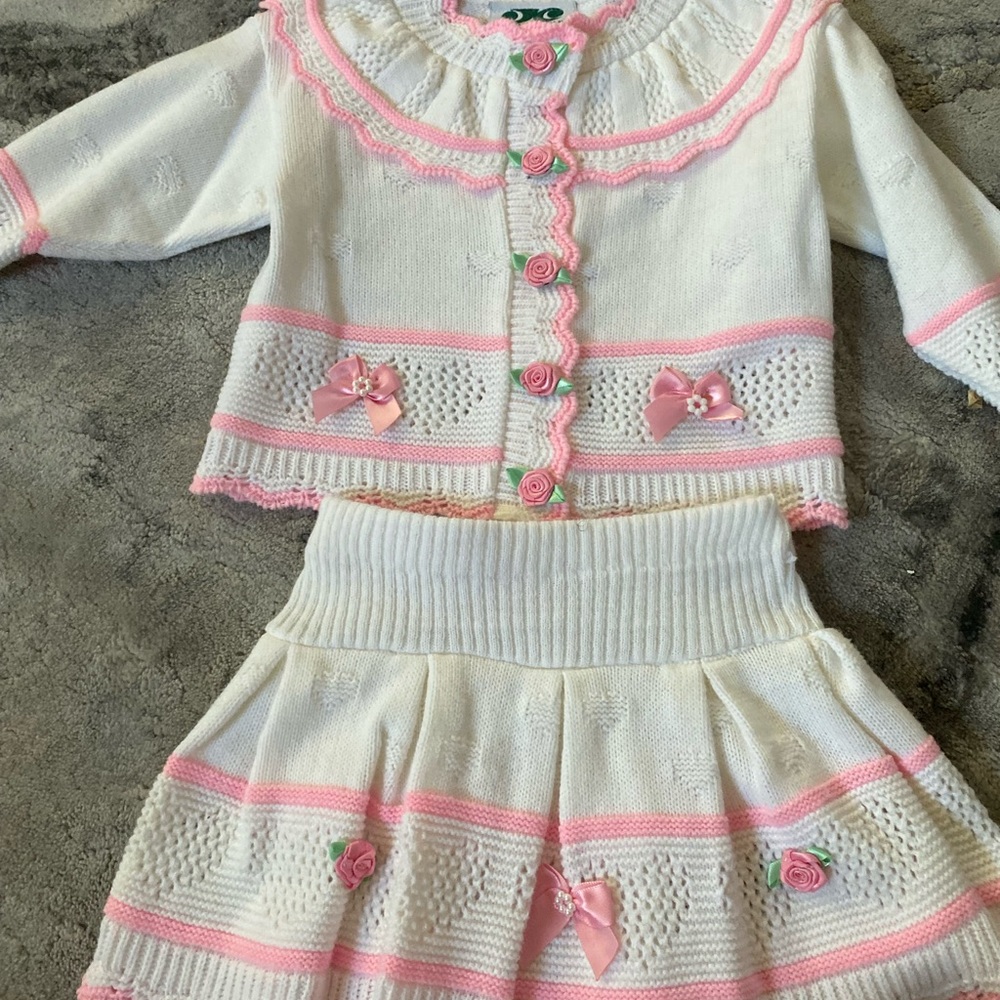 Toddler girls 2 piece sweater and skirt size 2T